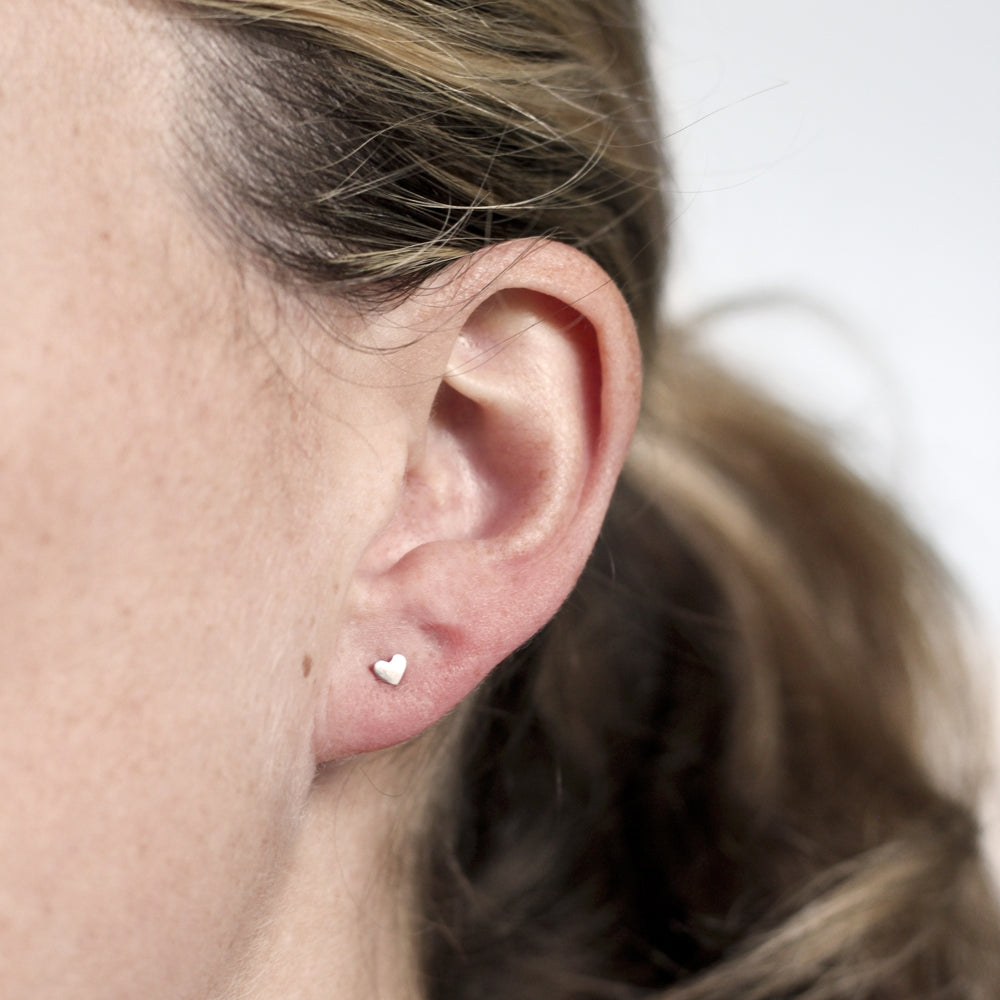 Hove Lart Studs